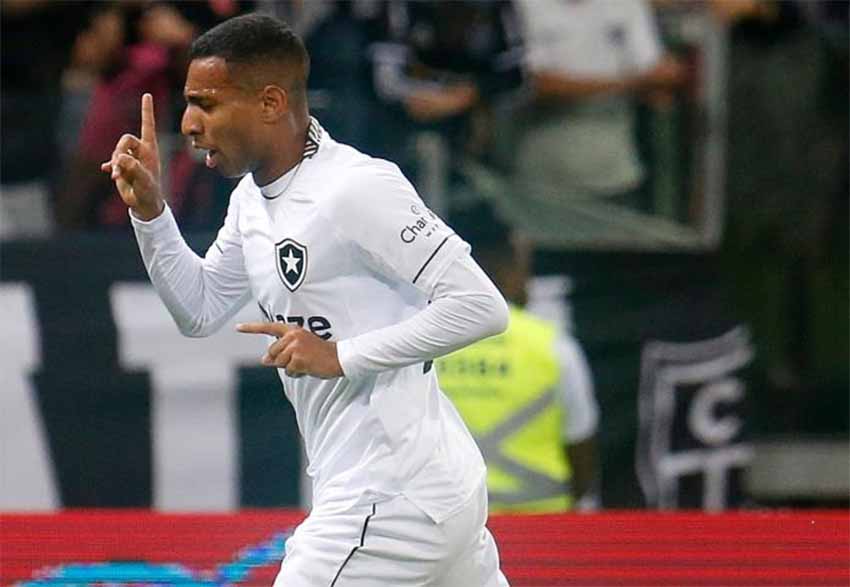 Botafogo surpreende Atlético Mineiro e se aproxima do G8 do Campeonato Brasileiro