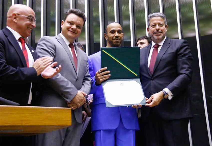 Lewis Hamilton recebe da Câmara Federal título de Cidadão Honorário do Brasil