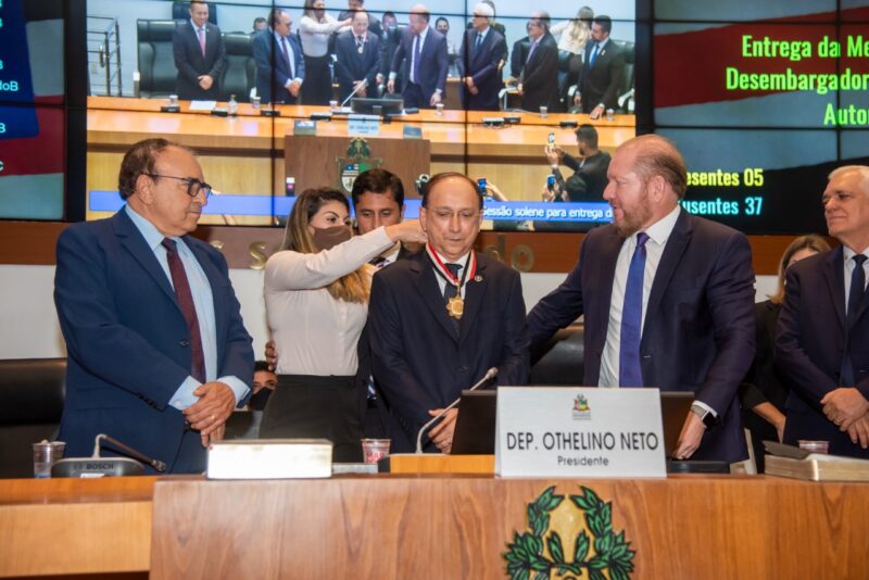 Assembleia Legislativa homenageia desembargador Lourival Serejo com Medalha Manuel Beckman
