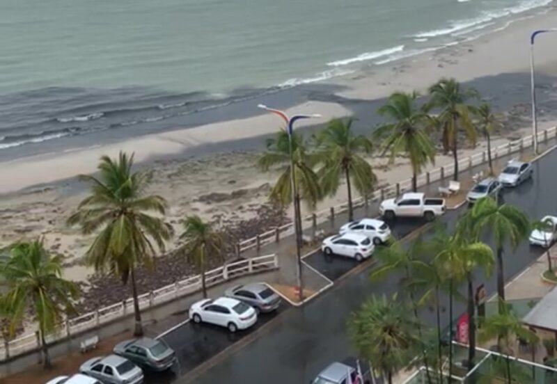 Moradores da Ponta d’Areia reclamam de forte odor de esgoto