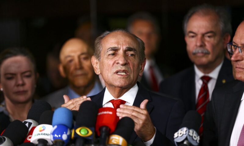 Formalizada no Senado, PEC da Transição exclui Bolsa Família do teto de gastos por quatro anos