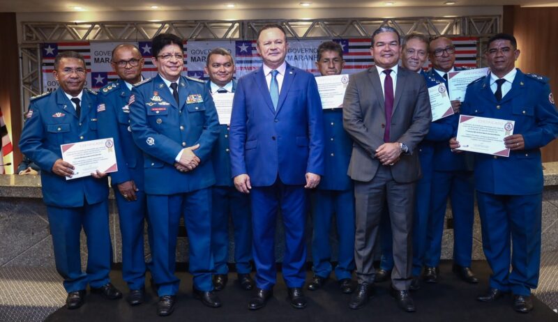 Governador Carlos Brandão recebe do Corpo de Bombeiros medalha do Mérito em Proteção e Defesa Civil