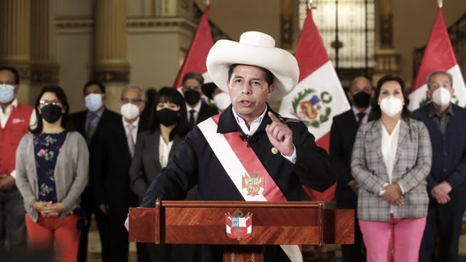 Congresso do Peru destitui Pedro Castillo e empossará o vice-presidente Boluarte