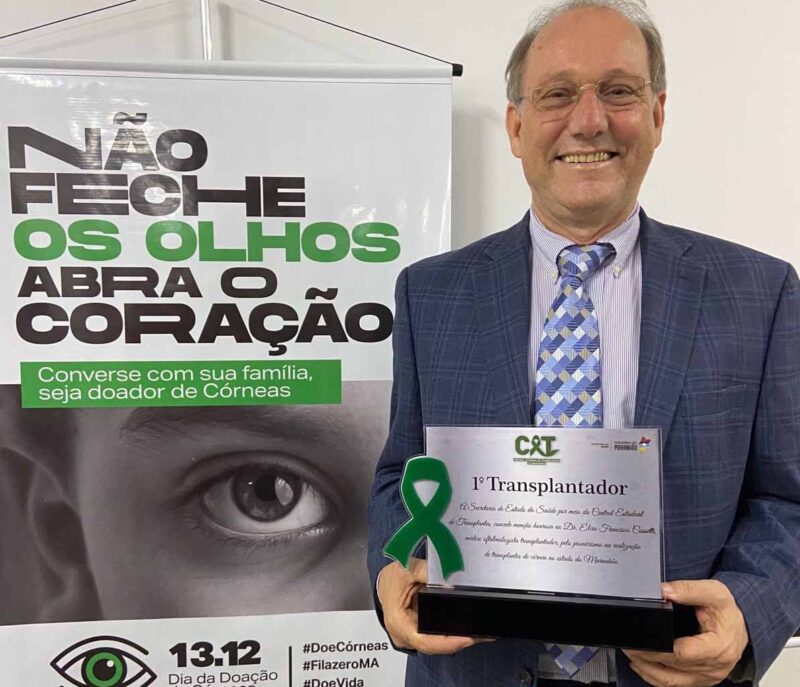 Elcio Cossetti é homenageado pelos seus esforços em favor da Oftalmologia