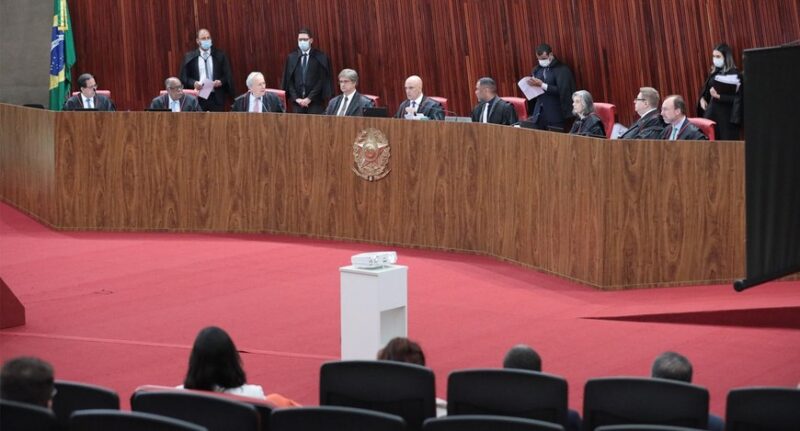 TSE aprova contas da chapa liderada pelo PT e declara Lula e Alckmin eleitos presidente e vice