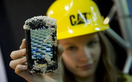 Fabricante de equipamentos de segurança para construção, Caterpillar lança smartphones
