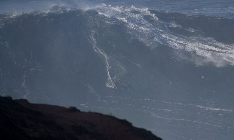Brasileiro Márcio Freire, surfista de ondas gigantes, morre após queda em Portugal