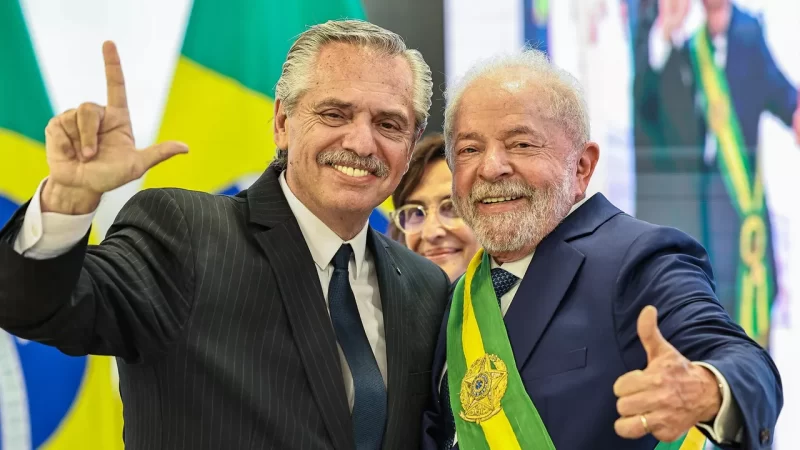 Brasil e Argentina vão anunciar criação de moeda única, diz Financial Time