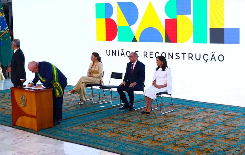 Presidente Lula recua e decide manter isenções dos impostos federais sobre os combustíveis