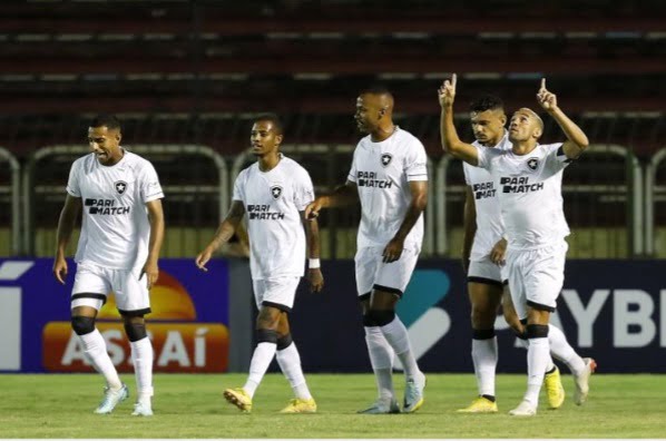 Botafogo vence sua primeira partida no Cariocão e Vasco empata novamente