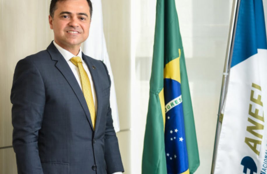 Diretor-geral da Aneel recebe Medalha Sousândrade na Universidade Federal do Maranhão