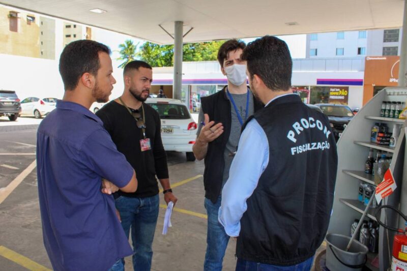 Procon notifica distribuidoras e postos para justificarem aumento nos preços de combustível