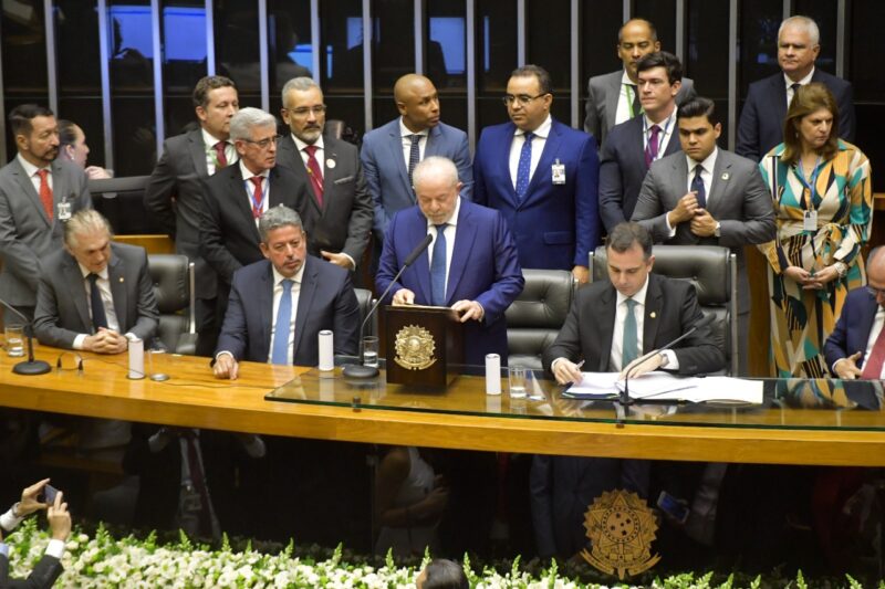 Lula diz que vai revogar decretos de Jair Bolsonaro que facilitam acesso às armas de fogo