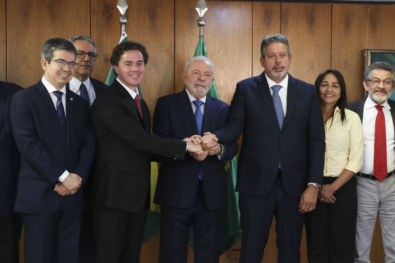 Lula recebe da Câmara e do Senado, para sanção, decreto sobre intervenção no DF