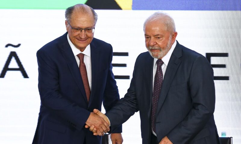 Reforma tributária é fundamental para reindustrializar o país, diz Alckmin ao assumir Ministério da Indústria e Comércio
