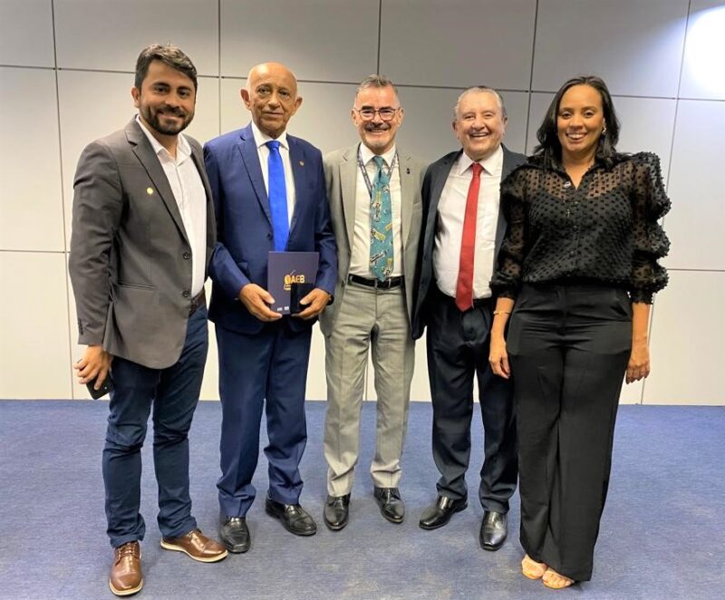 Presidente da Fiema, Edilson Baldez, recebe distinção da Agência Espacial Brasileira