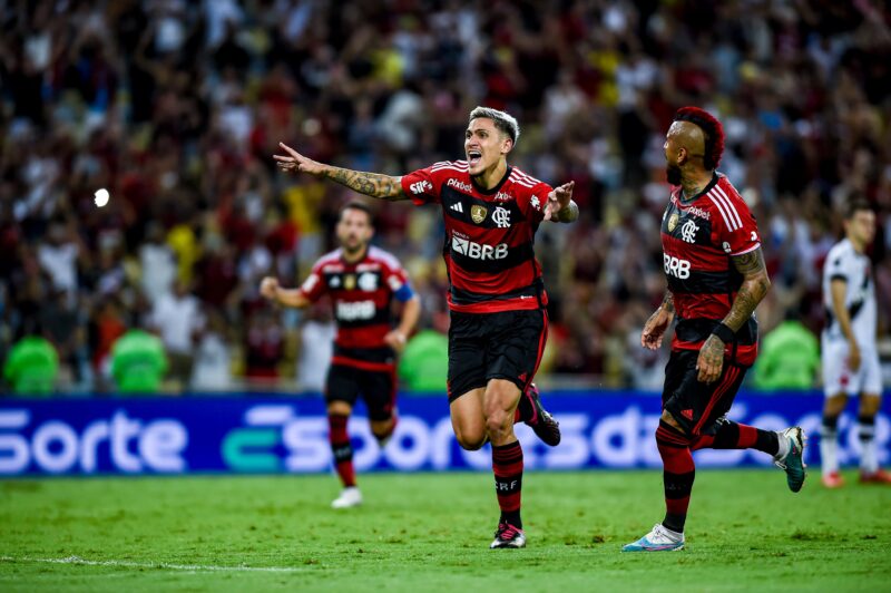 Flamengo derrota Vasco e fará final do Campeonato Carioca com Fluminense