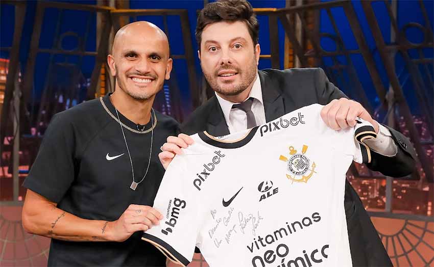 Fábio Santos fala sobre aposentadoria, Vitor Pereira e os objetivos do Timão