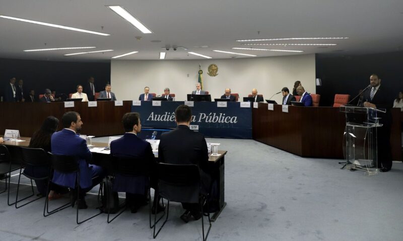 Ministros do Supremo e governo defendem redes reguladas, mas empresas rebatem