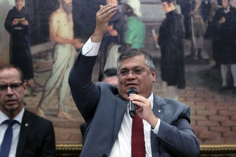 Ministro Flávio Dino diz que é “esdrúxulo” associar sua visita à Maré no Rio de Janeiro a encontro com criminosos