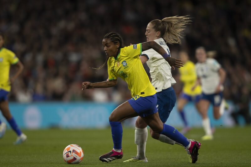 Inglaterra vence Brasil nos pênaltis em Wembley e fica com título da Finalíssima