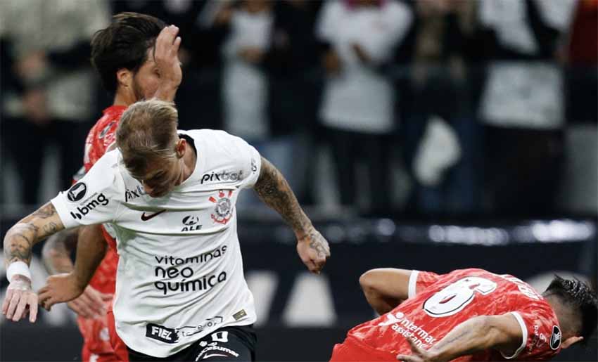 Corinthians é surpreendido e perde para Argentinos Juniors jogando em casa