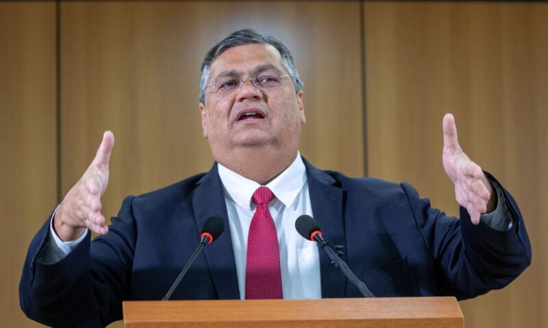 Flávio Dino promete tomar providências legais contra Telegram