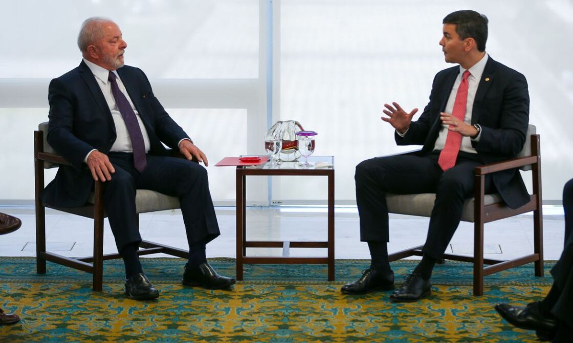 Lula recebe o presidente eleito do Paraguai, Santiago Peña, e debatem novas parcerias entre os países