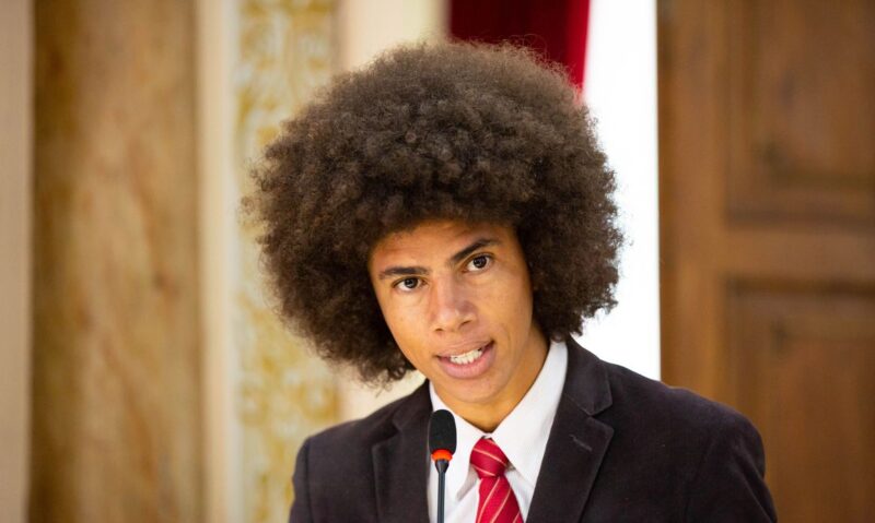 Deputado do PT acusa Polícia Federal de racismo após inspeção em voo; corporação apura