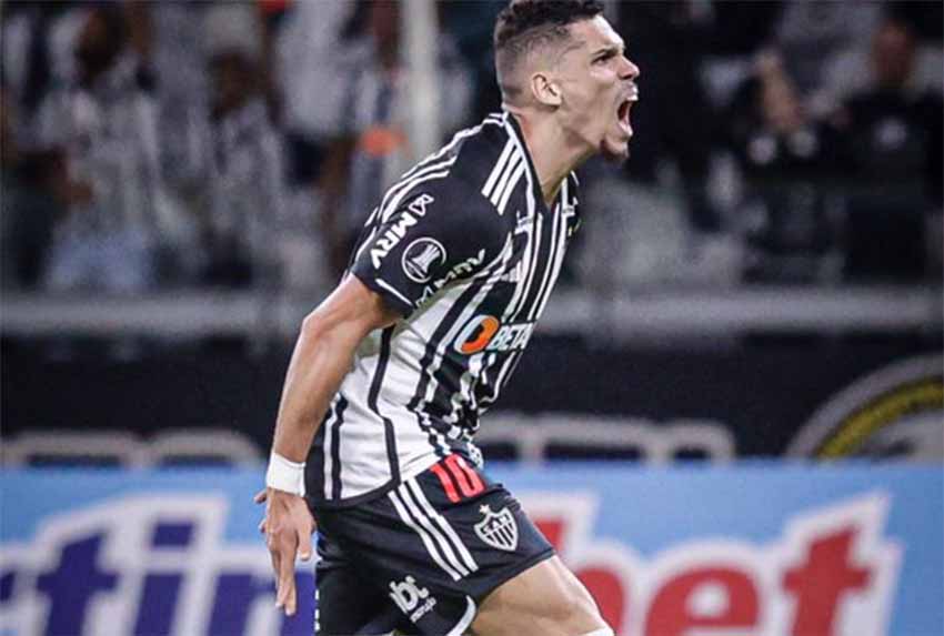 Paulinho decide e Atlético Mineiro vence Athletico pela Copa Libertadores
