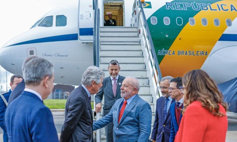 Presidente Lula chega a Londres para solenidade de coroação do Rei Charles III neste sábado