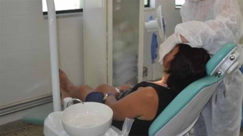 Justiça determina que clínica indenize paciente por queda de implante dentário