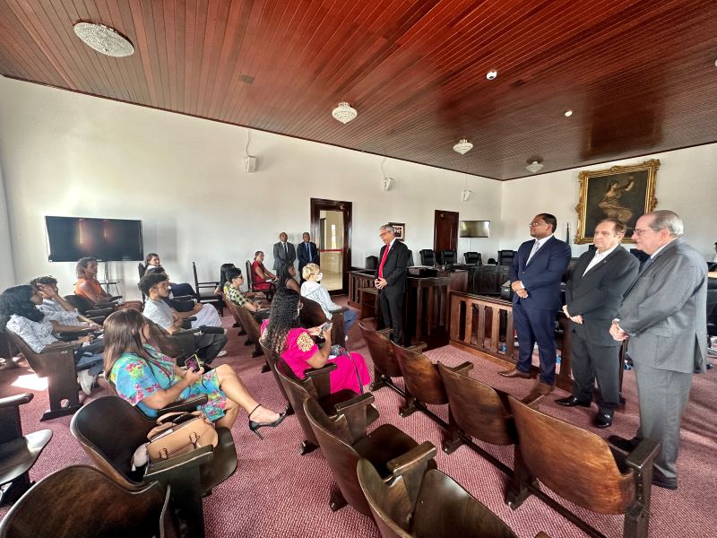 Tribunal de Justiça entrega novas certidões de nascimento a pessoas trans