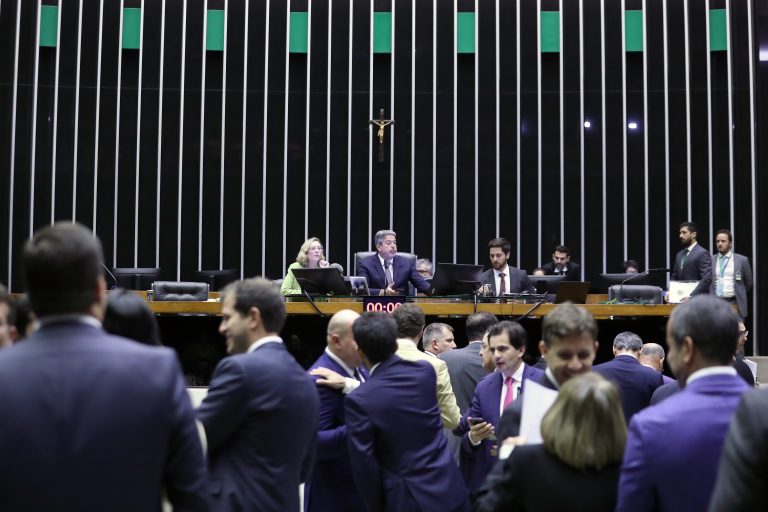 Sem votos para a aprovação, Arthur Lira decide adiar votação do PL das Fake News ou da Censura