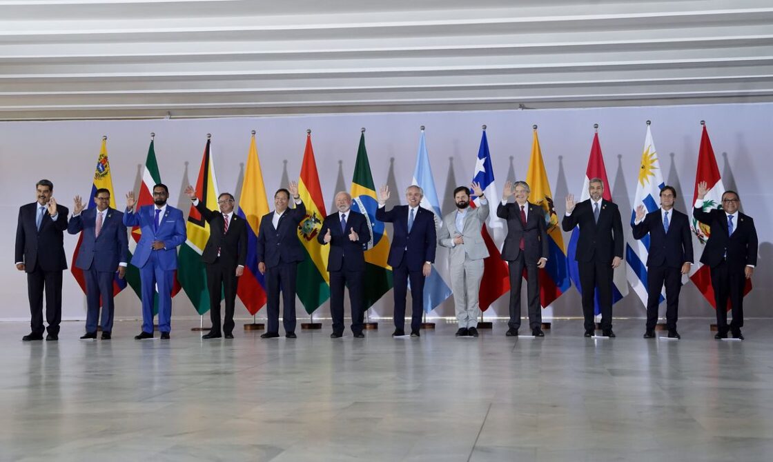 Reunidos em Brasília, presidentes criam grupo para definir integração no continente Sul-Americano
