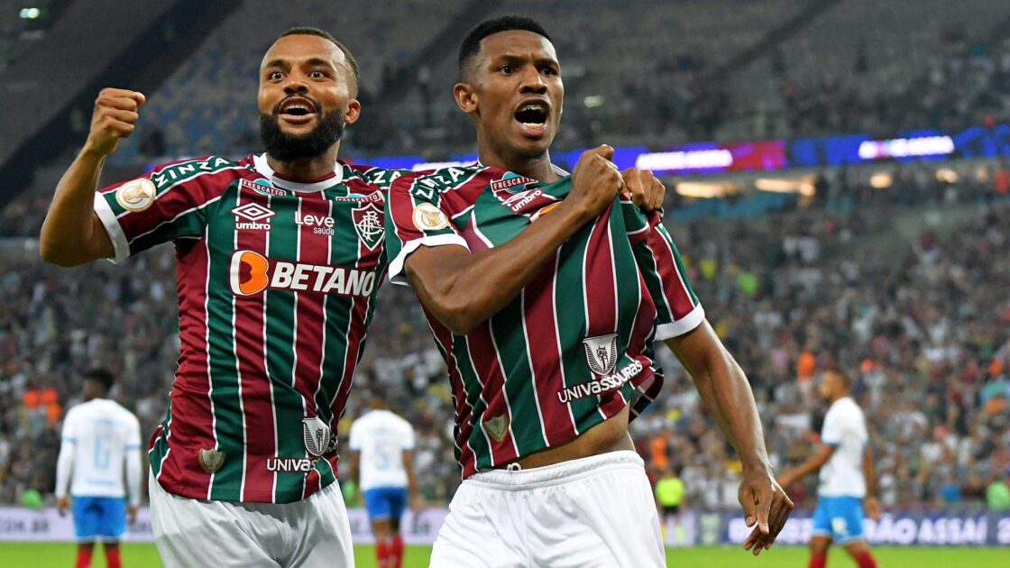 Fluminense vence Bahia, de virada, e está de volta ao G4 do Brasileirão
