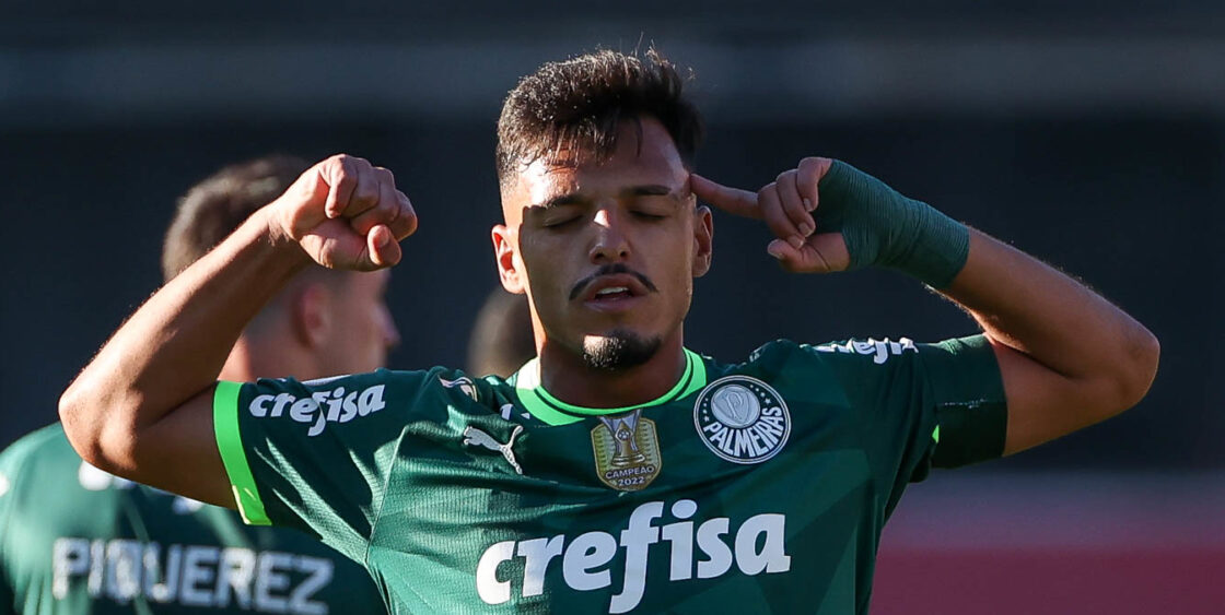 Palmeiras vence clássico com São Paulo e não deixa líder Botafogo disparar na liderança