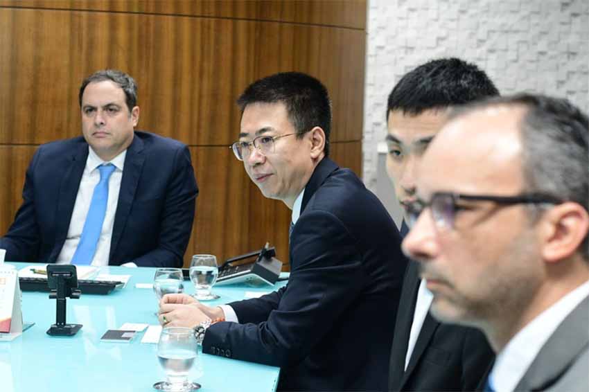 Maior empresa de energia da China quer ampliar investimentos no Brasil