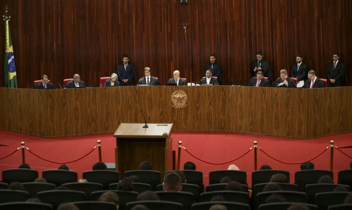 Ministério Público Eleitoral pede condenação de Jair Bolsonaro por reunião com embaixadores