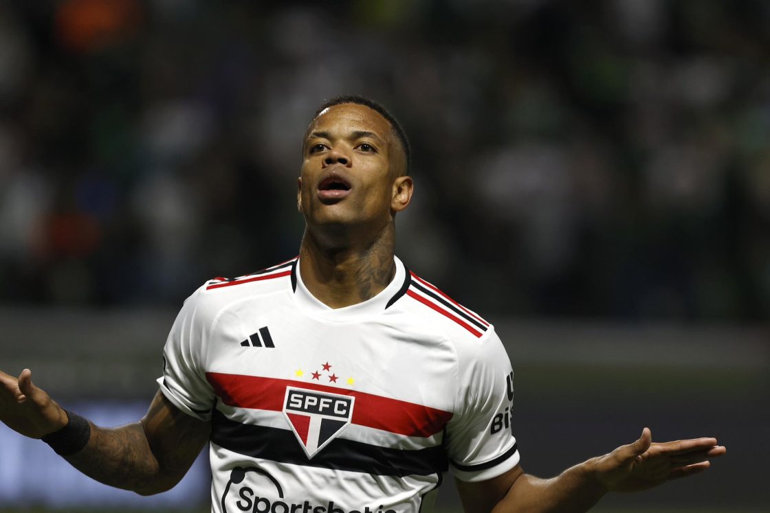 São Paulo derrota Palmeiras de virada e avança para semifinais da Copa do Brasil