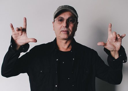 Zeca Baleiro anuncia para dia 28 de julho lançamento de ‘Mambo Só’