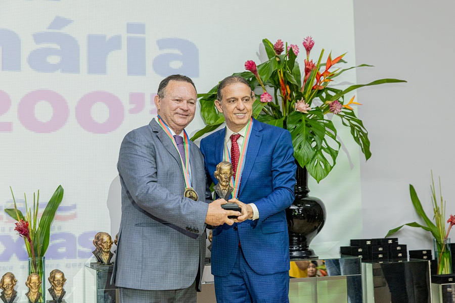 Carlos Brandão é agraciado com Medalha Caxias +200