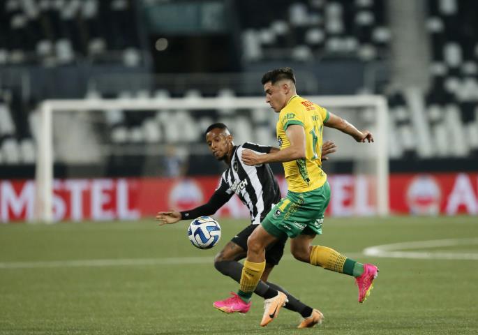 Botafogo empata e terá de buscar vaga nas semifinais da Sul-Americana em Buenos Aires