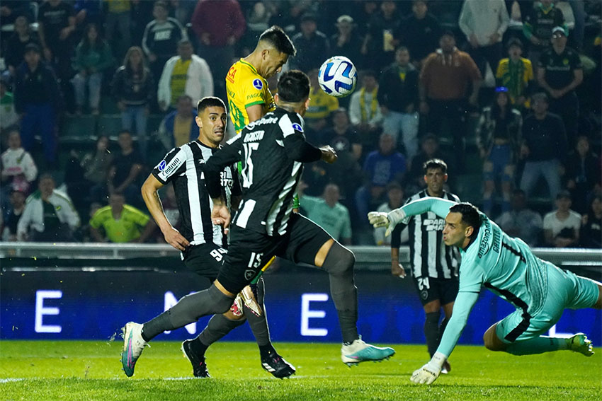 Botafogo é derrotado pelo Defensa y Justicia e se despede da Copa Sul-Americana