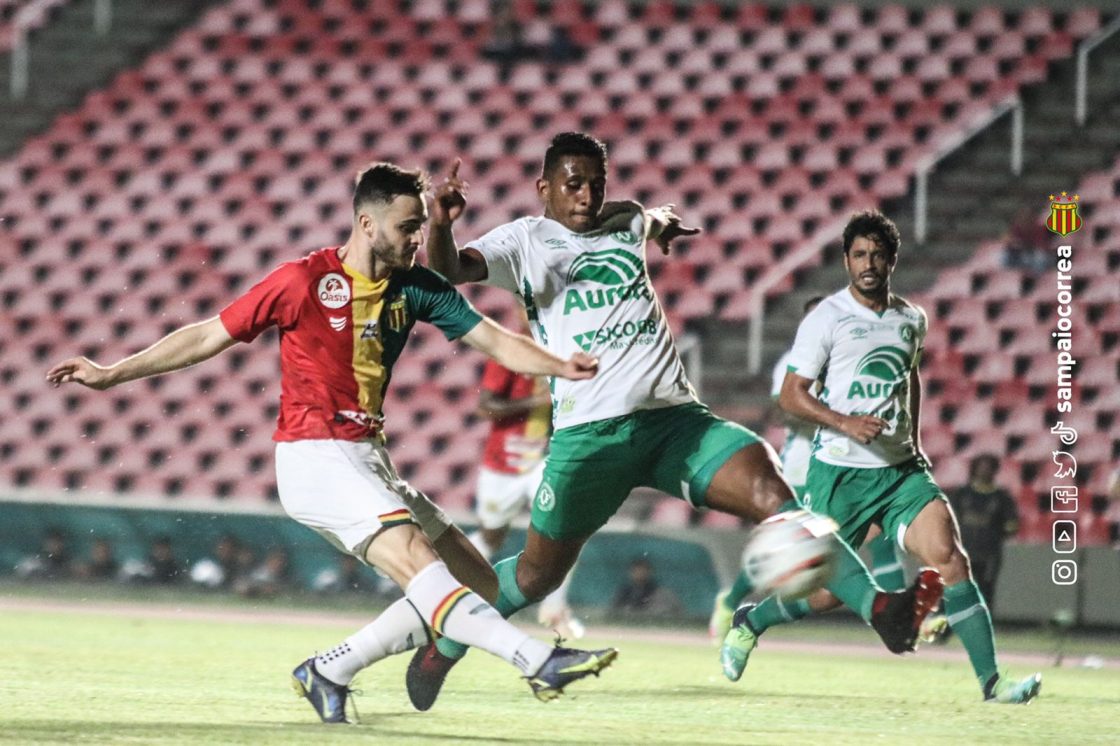 Jogando em casa, Sampaio vence Chapecoense e se afasta da zona de rebaixamento para a Série C