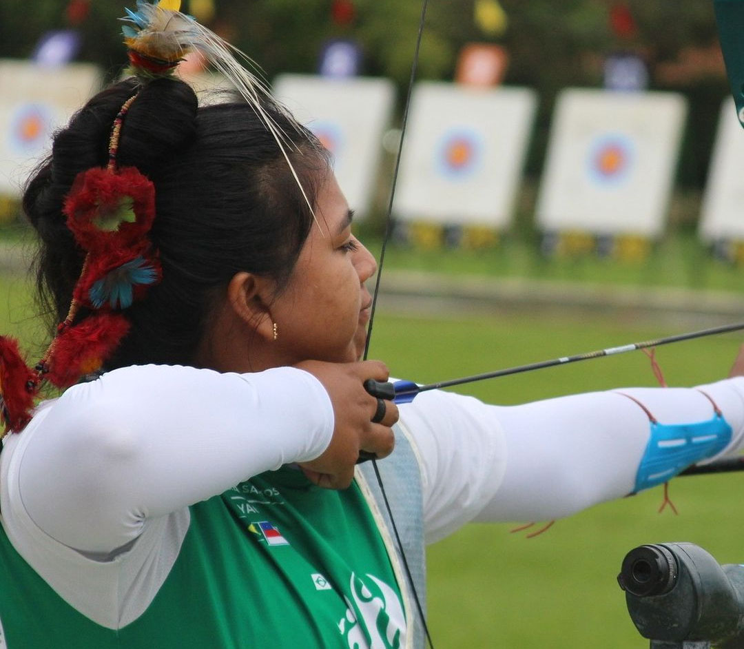 Arqueira indígena amazonense disputa vaga para representar o Brasil nos Jogos Olímpicos de Paris