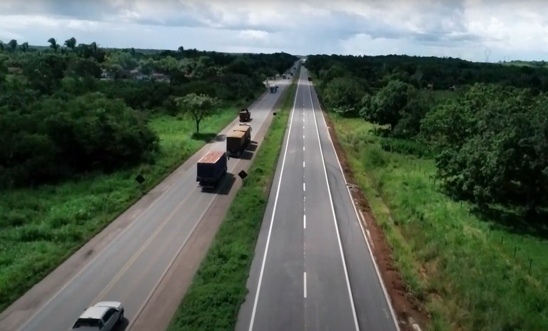 Renan Filho assina ordem de serviço para pavimentação em concreto de 74 km da BR-135