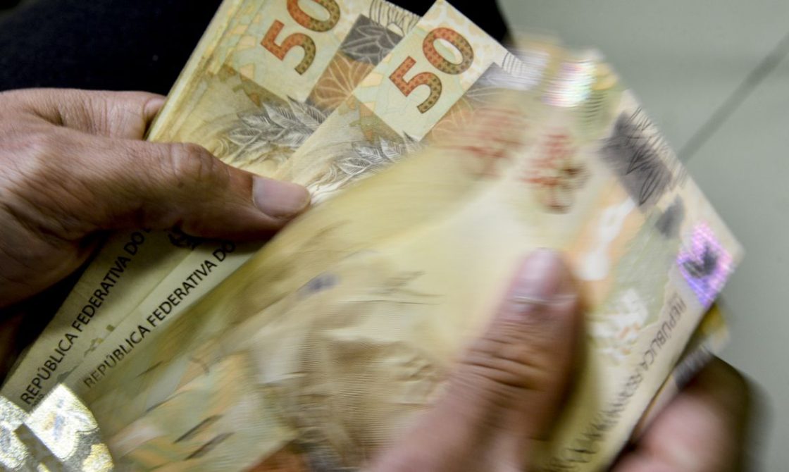 Reajuste do salário mínimo causará impacto de R$ 4,33 bilhões nos cofres municipais