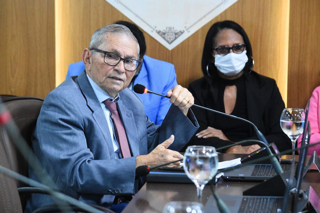 Chico Carvalho denuncia perseguição do Executivo aos vereadores de oposição