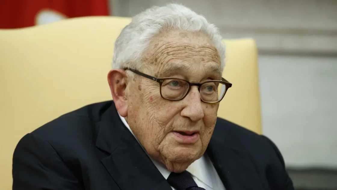 Chega às lojas biografia de Henry Kissinger, que faleceu aos cem anos nesta quarta-feira